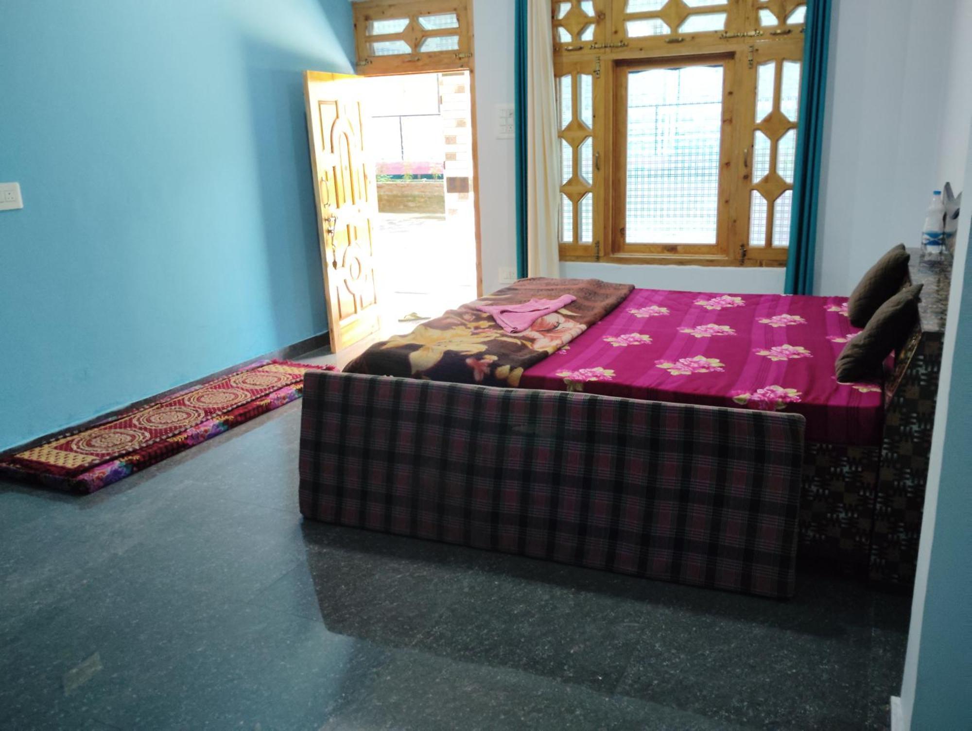 Dog N Hill Hotel Kasol Exterior photo