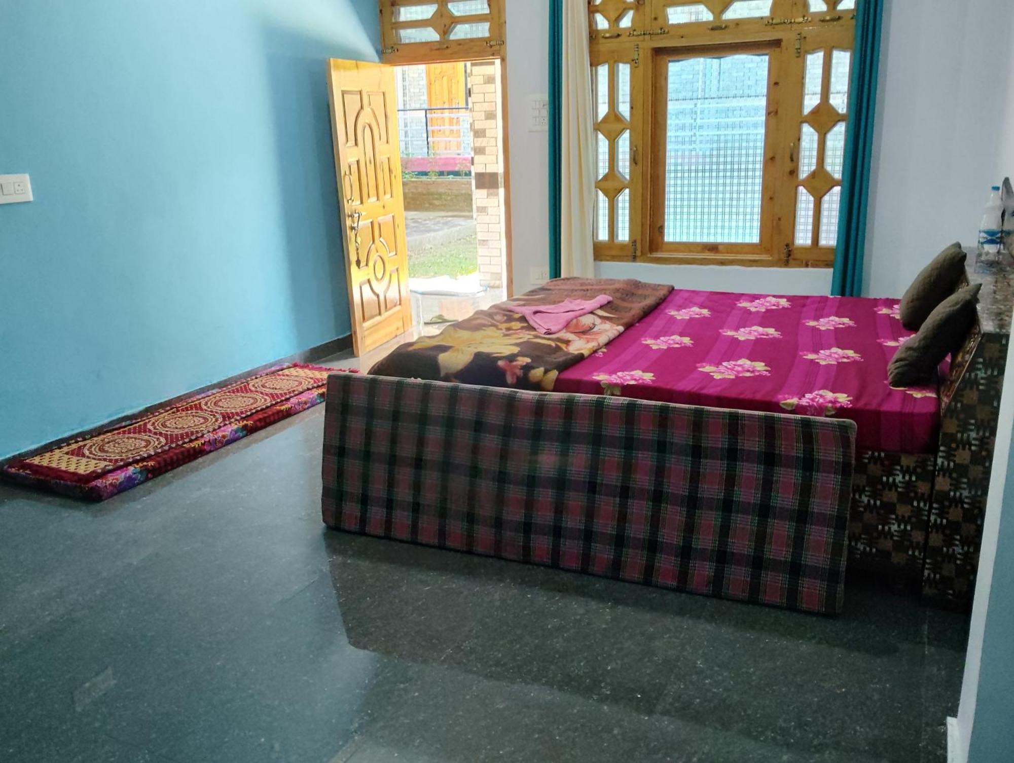 Dog N Hill Hotel Kasol Exterior photo