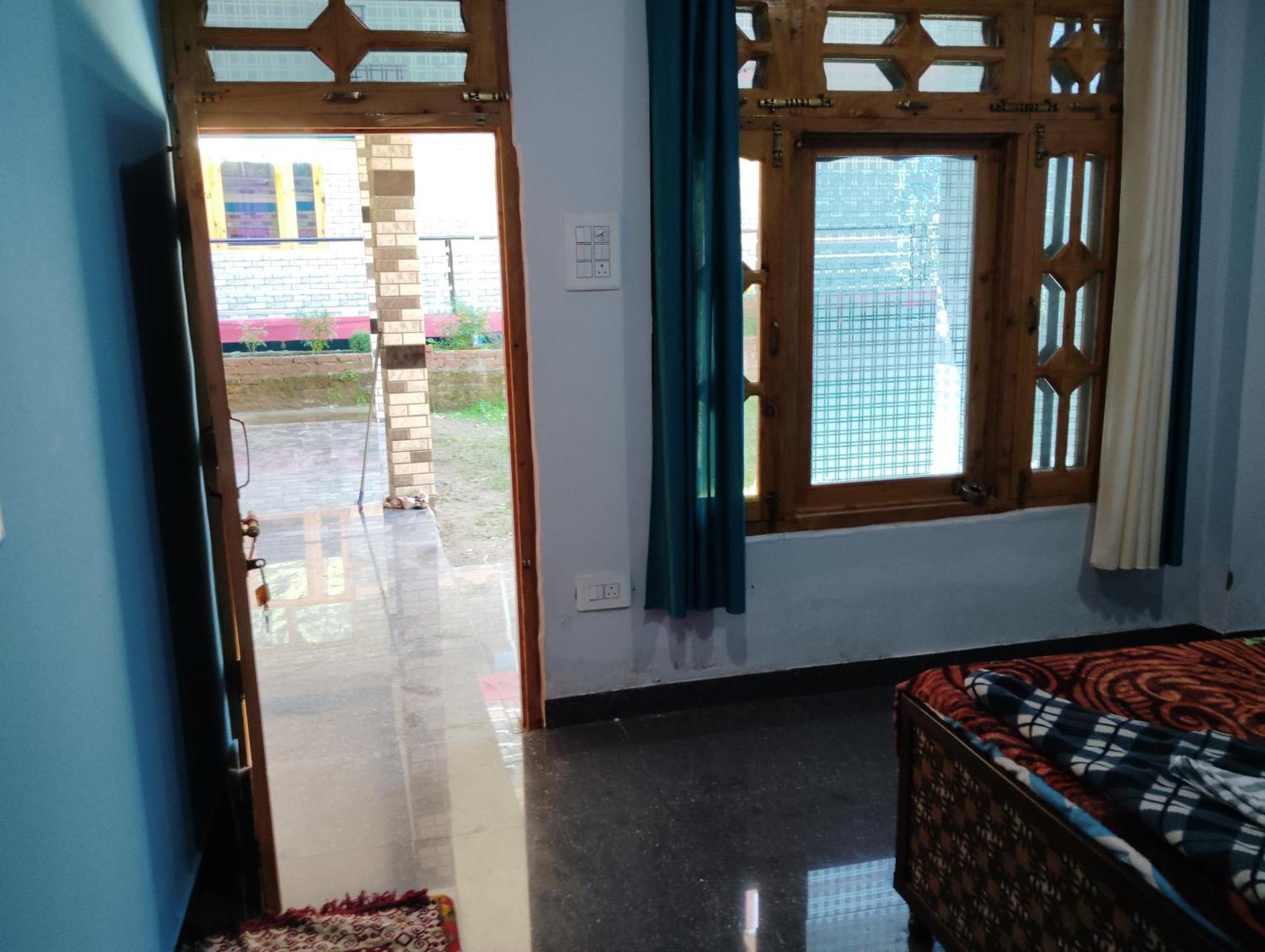 Dog N Hill Hotel Kasol Exterior photo