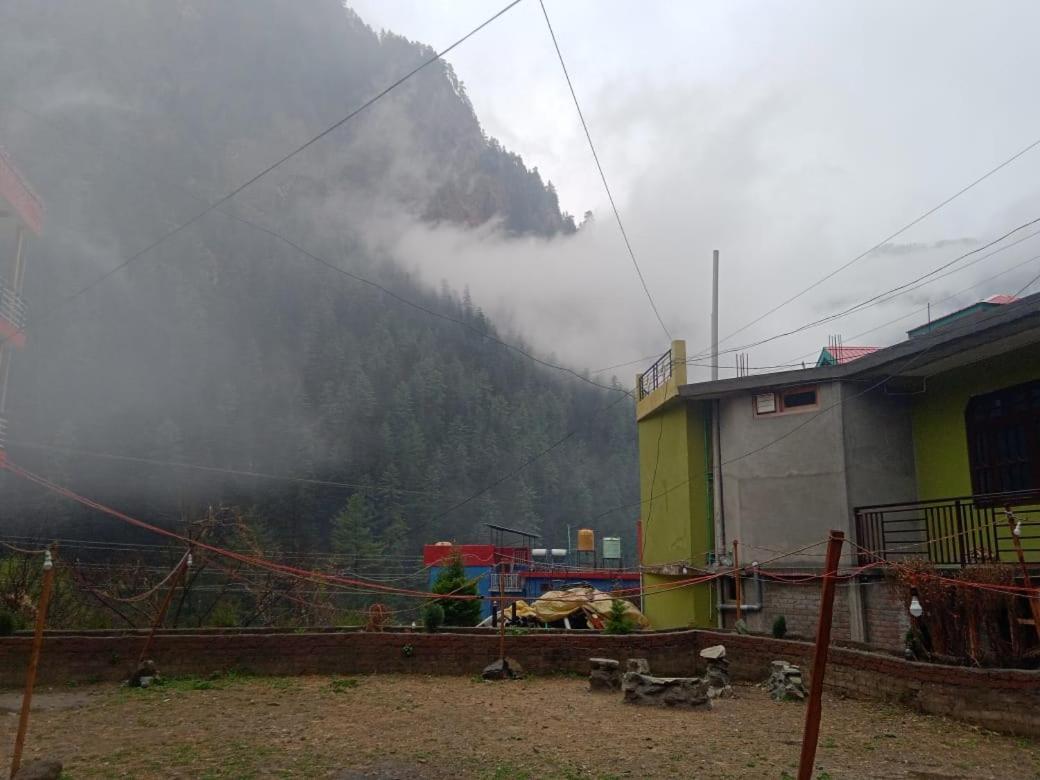 Dog N Hill Hotel Kasol Exterior photo